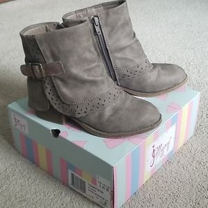 Girls Distressed Boots, 1.5M; Make an Offer!
